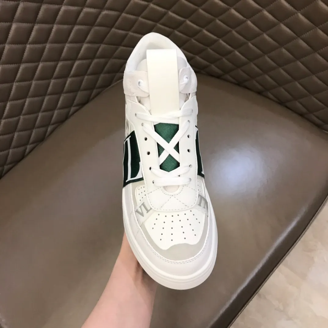 P460◾️▫️V L7N high-top calfskin lace-up sneakers. No man should be able to refuse this style. The classic color scheme is so handsome! Purchase a high-precision replica of the original version to instantly sell off the market currency! 6 VLTN logo rubber effect straps - Valentino Garavani Logo printed on the back and tongue, all materials are customized to ensure quality!  Size: Male 38-44 (45.46 customized)